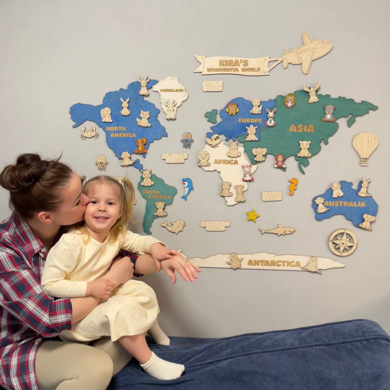 Busy Toys™ Drewniana mapa świata - Animal Planet - Niebieska