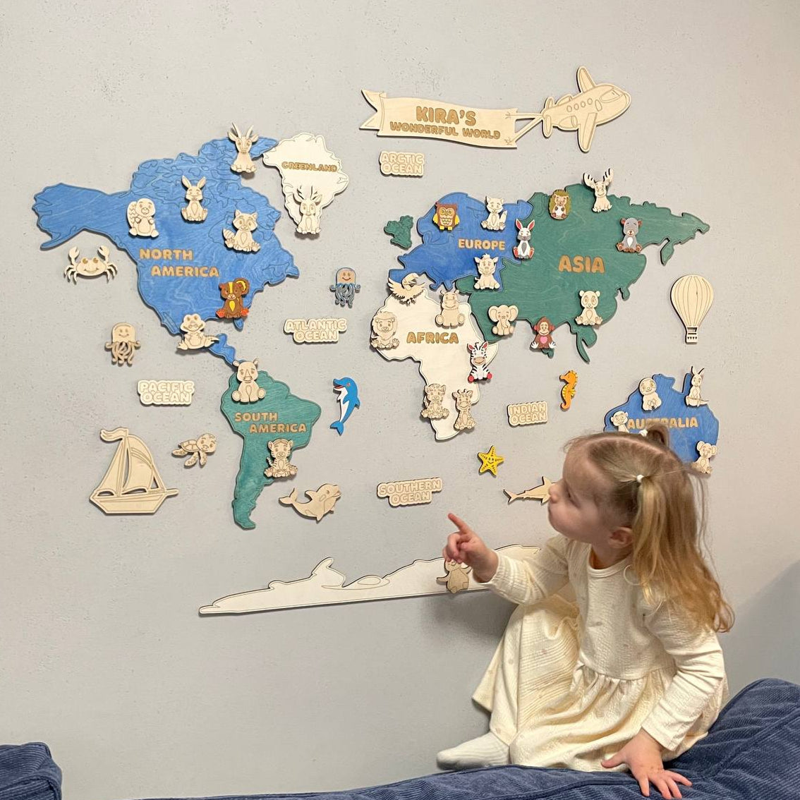 Busy Toys™ Drewniana mapa świata - Animal Planet - Niebieska