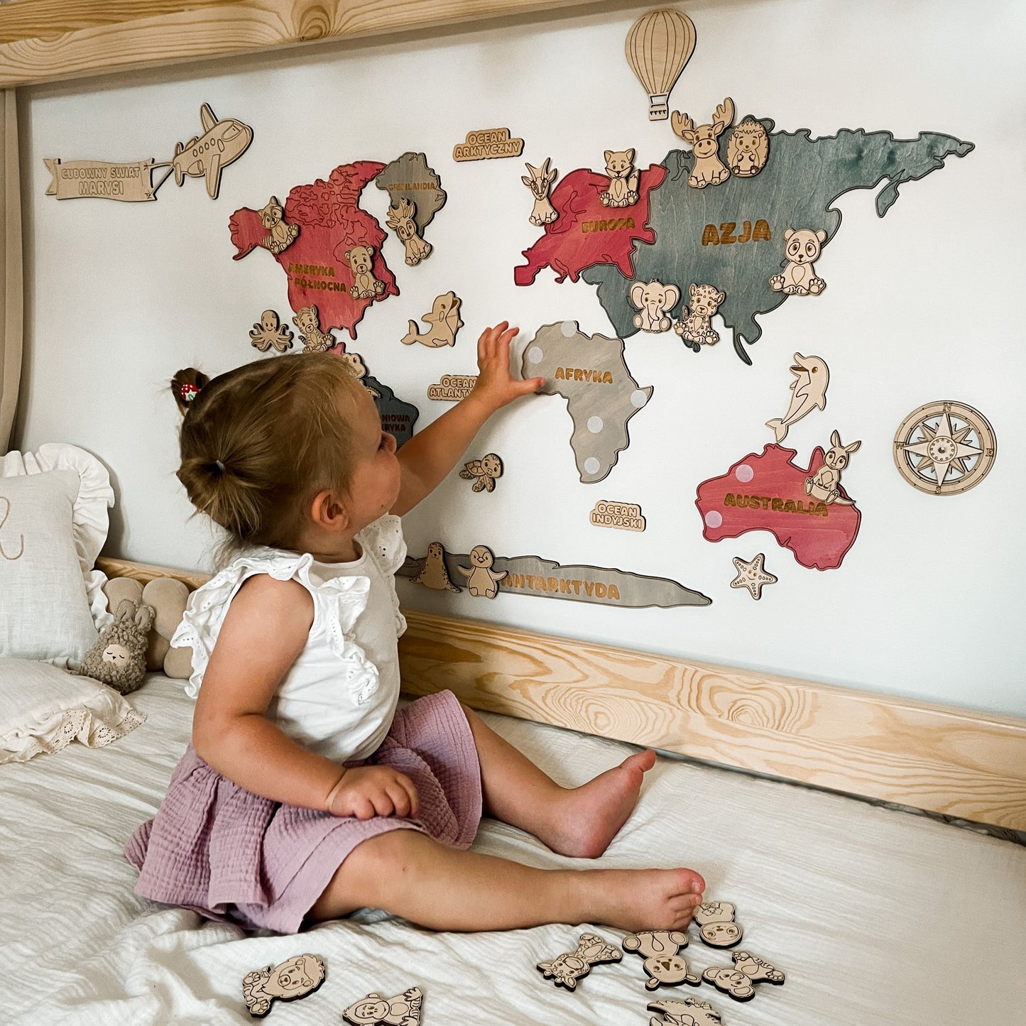 Busy Toys™ Drewniana mapa świata - Animal Planet - Różowa